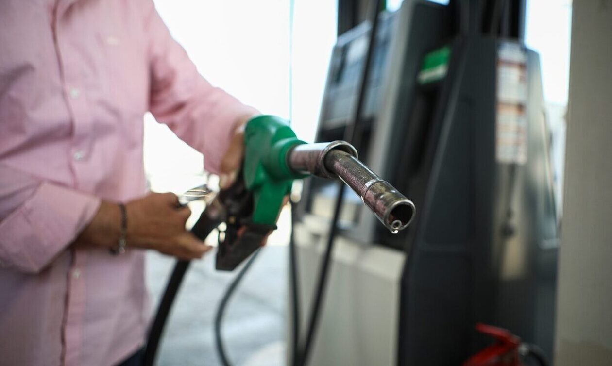 Στα δύο ευρώ το λίτρο η βενζίνη μέχρι το Πάσχα, «εάν δεν αλλάξει η κατάσταση»