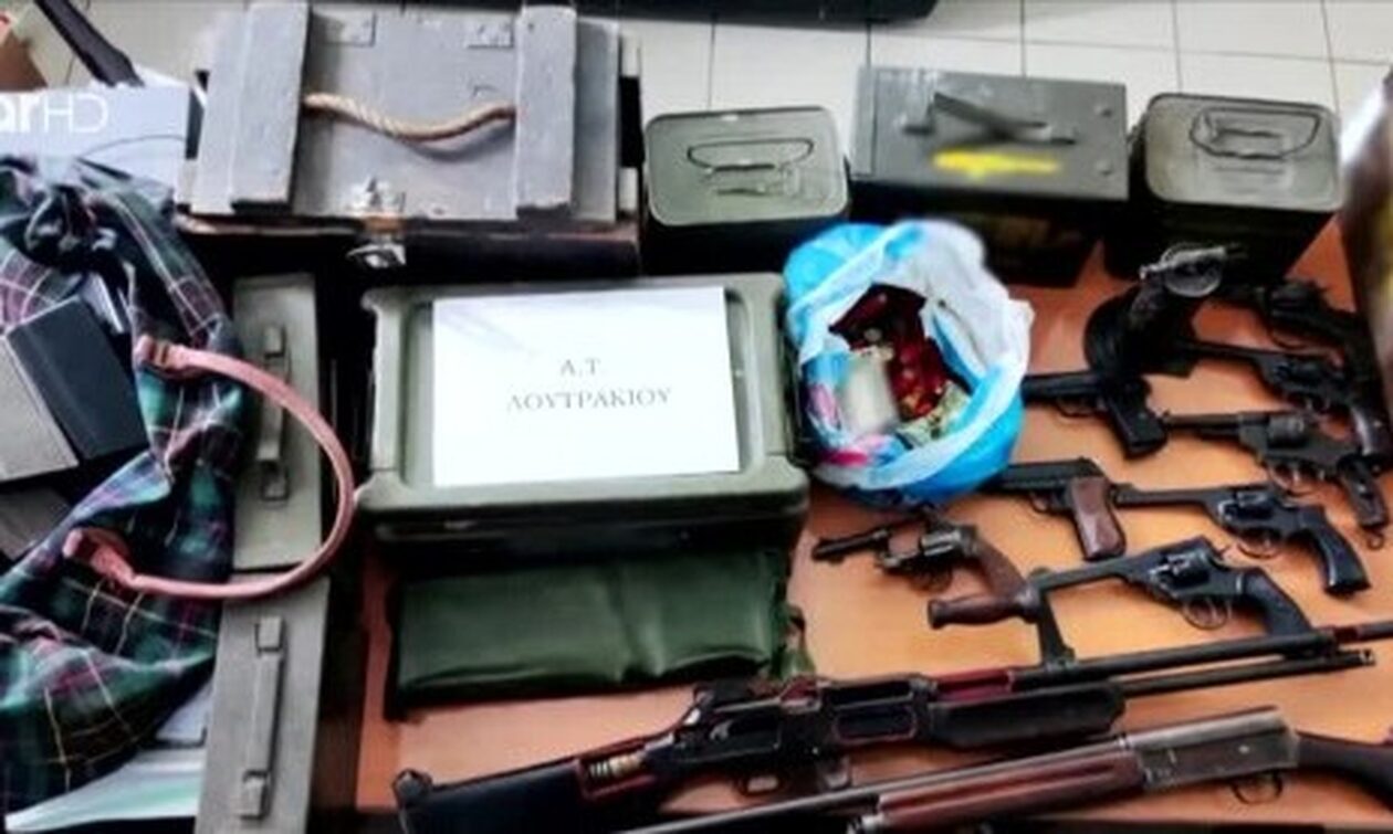 Λουτράκι: Οπλοστάσιο βρέθηκε στο σπίτι 62χρονου – Όπλα, χιλιάδες φυσίγγια, ξίφη και μαχαίρια