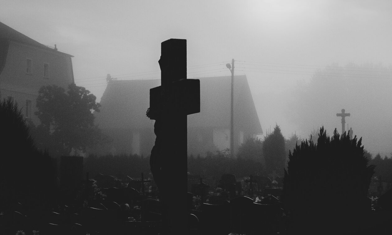 Γυναίκα «βαμπίρ» θάφτηκε με τούβλο στο στόμα σε ομαδικό τάφο για να μην…δαγκώνει