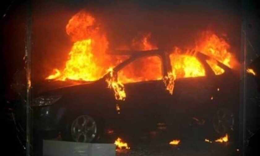 Μενίδι: Έβαλε φωτιά στο αυτοκίνητο της πρώην του για να την εκδικηθεί - Χειροπέδες σε δύο άτομα