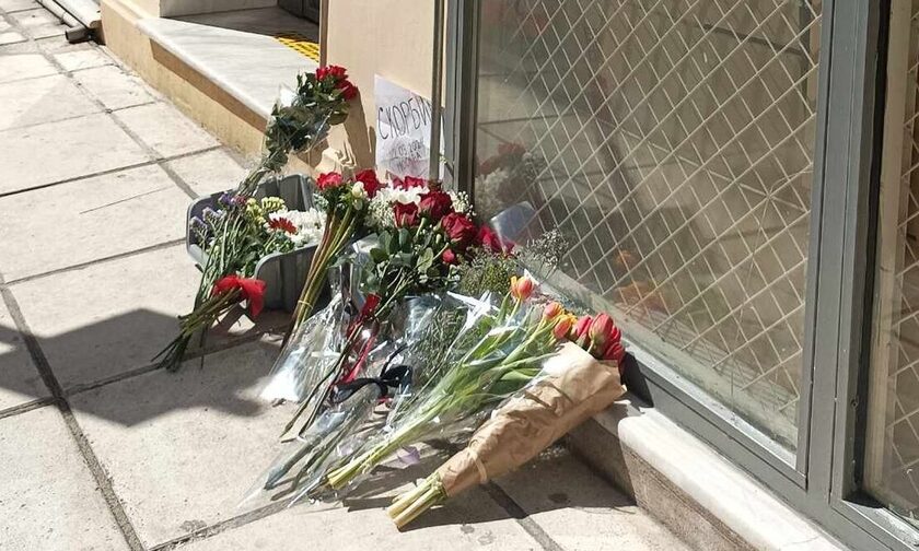 Λουλούδια και κεριά στην πρεσβεία και το προξενείο της Ρωσίας για την τρομοκρατική επίθεση