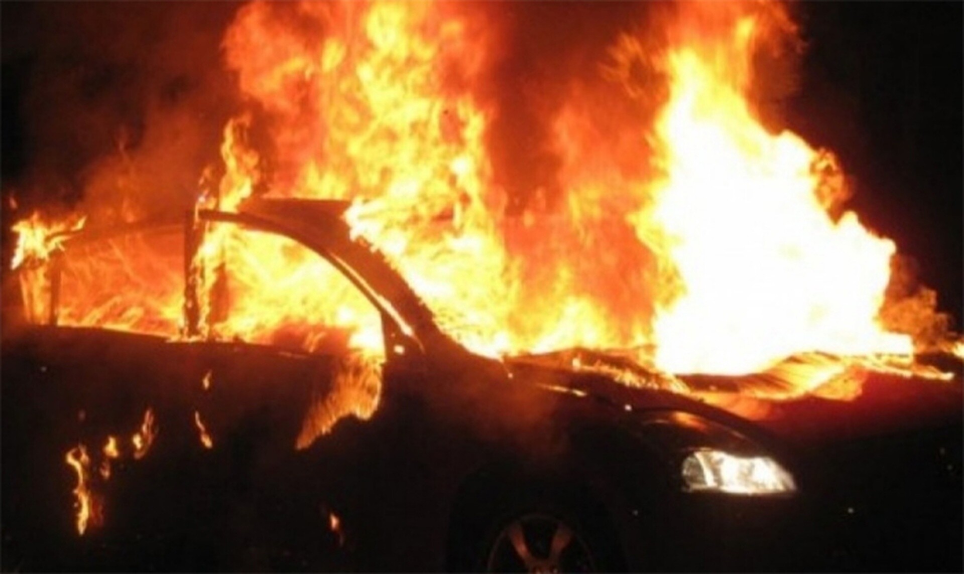 Κόρινθος: Διαρρήκτες εισέβαλαν σε επιχείρηση–  Aπέτυχαν και πυρπόλησαν το όχημα διαφυγής