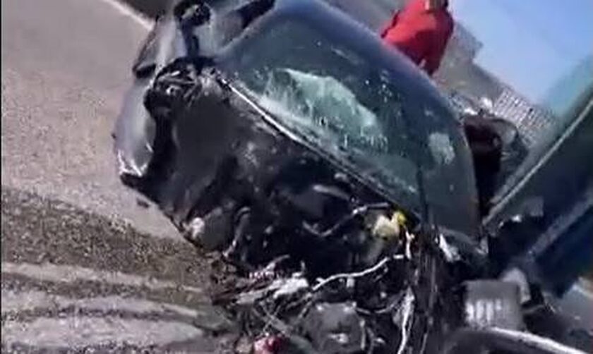 Τροχαίο στον Κηφισό: Maserati συγκρούστηκε σε μπαριέρες και κόπηκε στη μέση