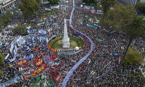 Αργεντινή: Μεγάλη πορεία στη μνήμη των θυμάτων της δικτατορίας