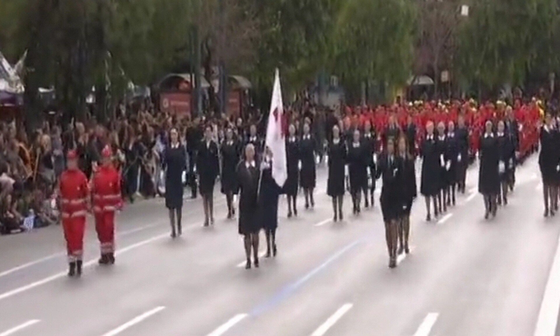 ΕΕΣ: Παρήλασε πρώτος στη στρατιωτική παρέλαση της Αθήνας για τον εορτασμό της