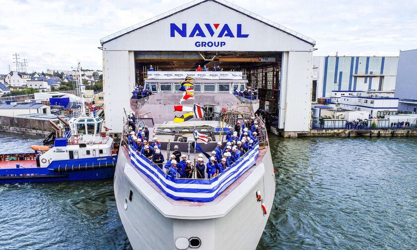 25η Μαρτίου: Η Naval Group έντυσε φρεγάτα στα γαλανόλευκα για την εθνική μας επέτειο
