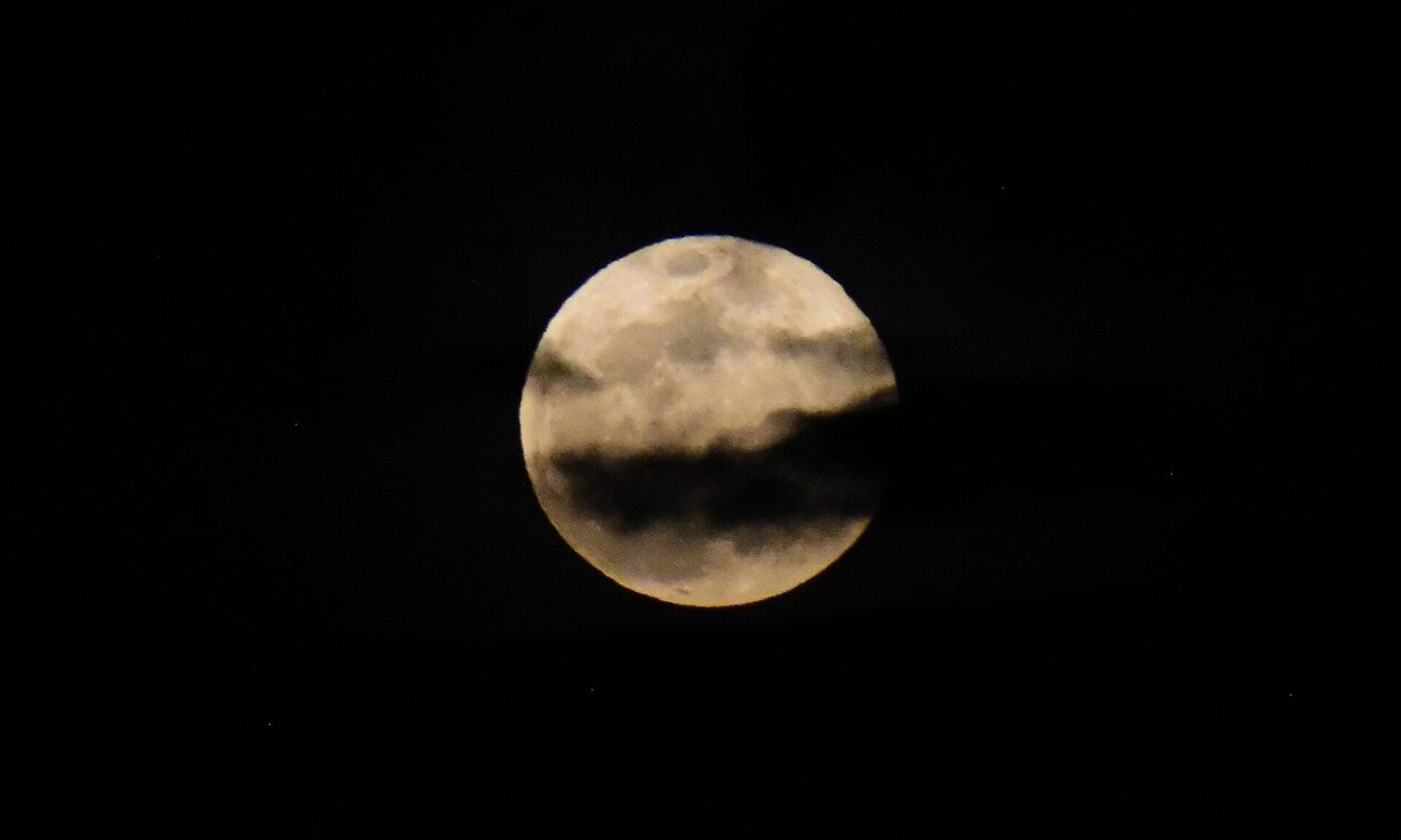 Απόψε το «Φεγγάρι του Σκουληκιού» - Τι είναι η σεληνιακή οφθαλμαπάτη