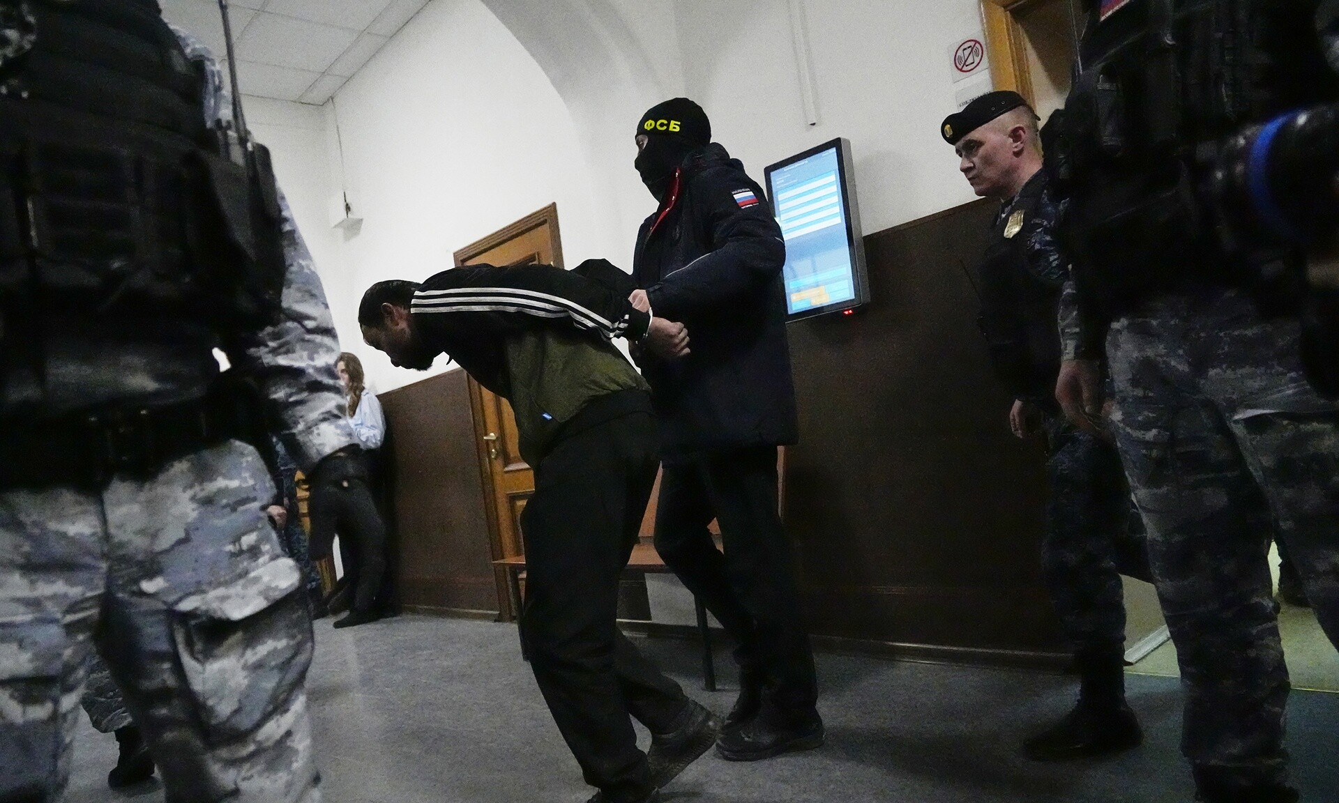 Μόσχα: Πατέρας και δύο γιοι συνεληφθήσαν για το τρομοκρατικό χτύπημα - Στις 7 οι συλλήψεις