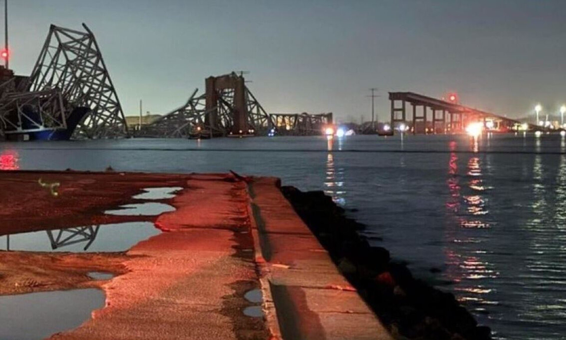 Bαλτιμόρη: Κατέρρευσε σαν τραπουλόχαρτο η γέφυρα Key Bridge - «Νομίζαμε ότι ήταν Πρωταπριλιά»