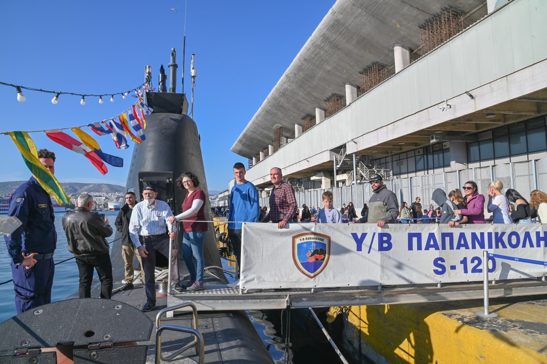 25η Μαρτίου: Πλήθος κόσμου επισκέφτηκε τα πλοία του Πολεμικού Ναυτικού