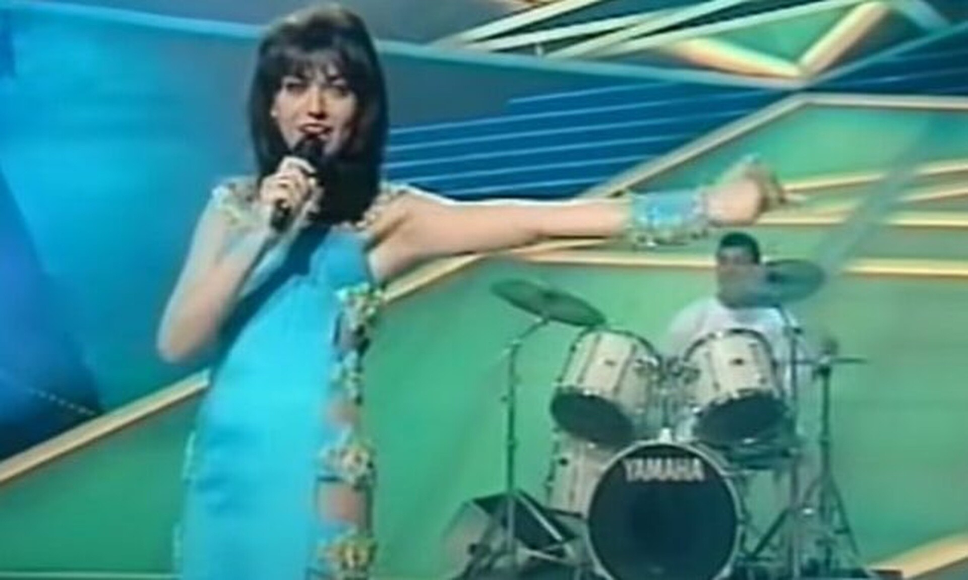Eurovision: Το άσπαστο ρεκόρ της Καίτης Γαρμπή το 1993 - Τι απέγινε το πολυσυζητημένο γαλάζιο φόρεμα