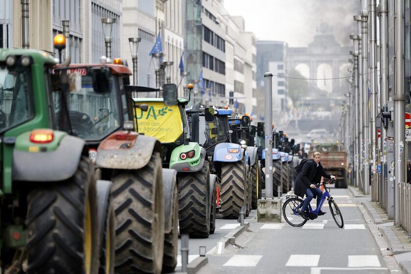 Βρυξέλλες: Νέα επεισόδια μεταξύ αγροτών και αστυνομίας - Συλλήψεις και τραυματισμοί