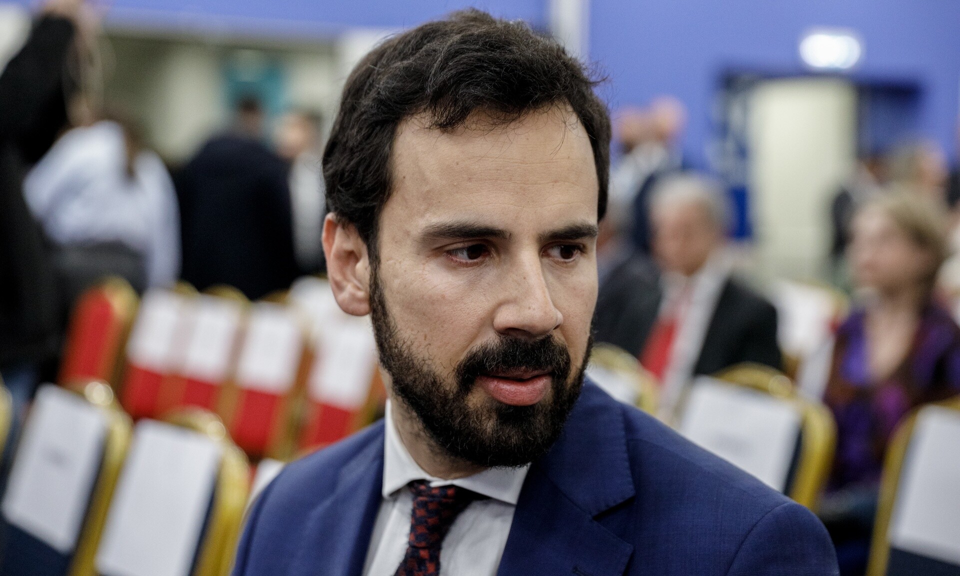 Νίκος Ρωμανός: «Τι περιμένει ο Κασσελάκης για να θέσει τον Φαραντούρη εκτός ψηφοδελτίων;»