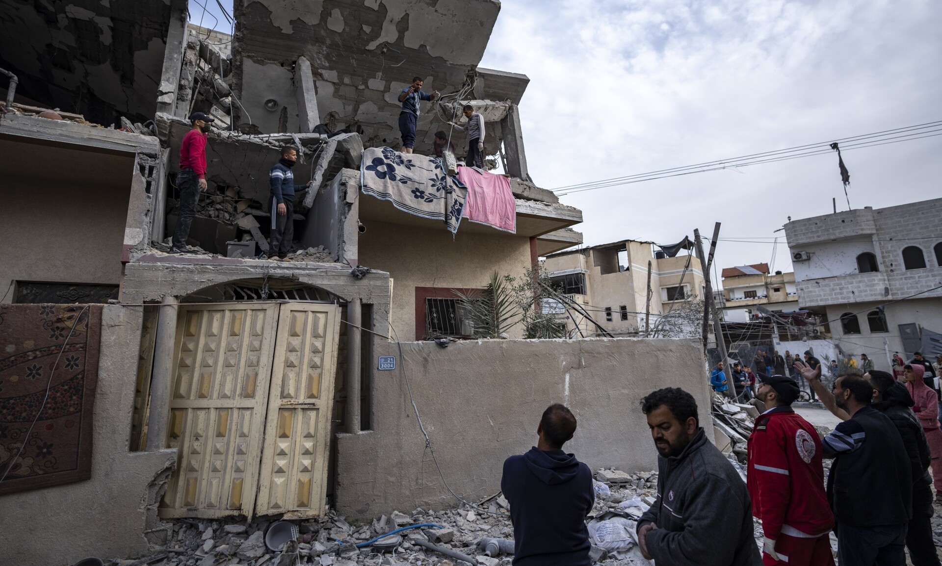 Γάζα: Φόβοι για άμεση στρατιωτική επιχείρηση μετά τους ισραηλινούς βομβαρδισμούς στη Ράφα