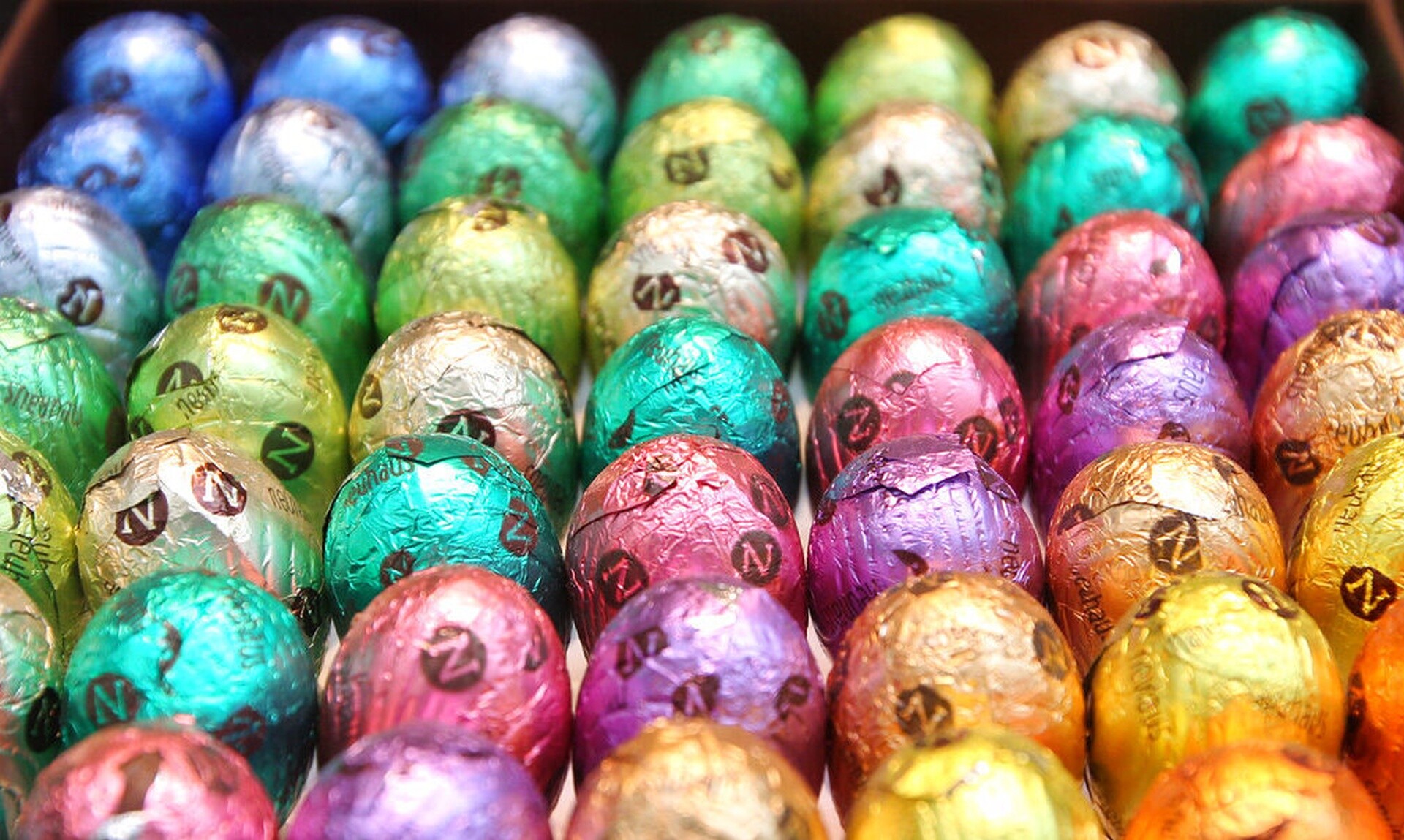 «Shrinkflation» στα σοκολατένια αυγά εν όψει Πάσχα: «Πονοκέφαλος» για τους νονούς