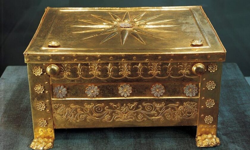 Χρυσή λάρνακα του τάφου του Φιλίππου Β΄