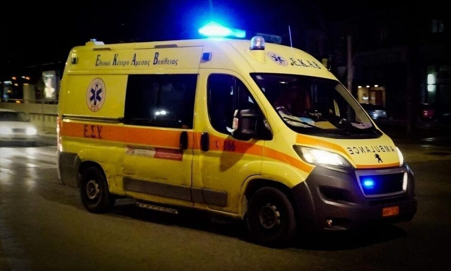 Φορτηγό παρέσυρε πεζή αστυνομικό στον Πειραιά - Το θύμα νοσηλεύεται σε κρίσιμη κατάσταση