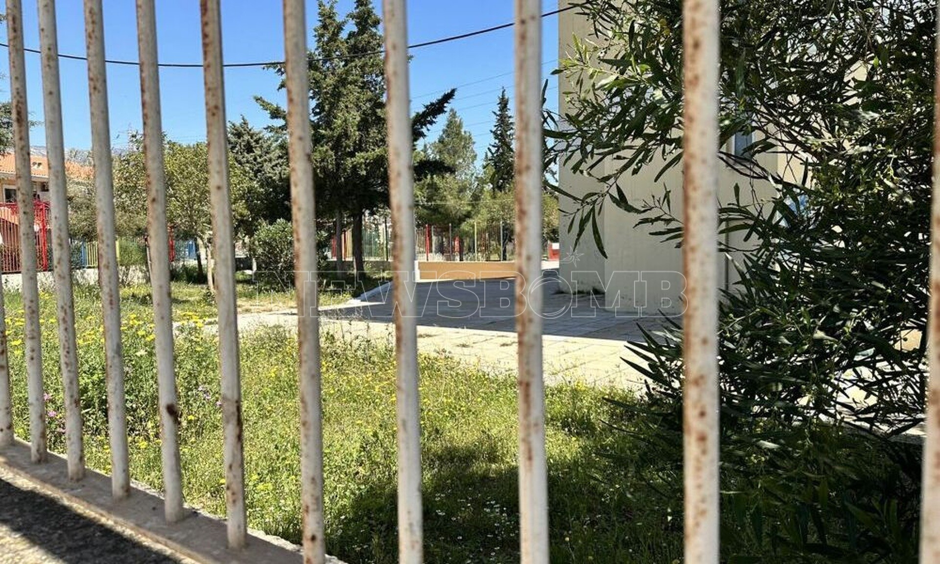 Ρεπορτάζ Newsbomb.gr: Εντοπίστηκαν αδέσποτες σφαίρες σε προαύλιο δημοτικού στο Μενίδι