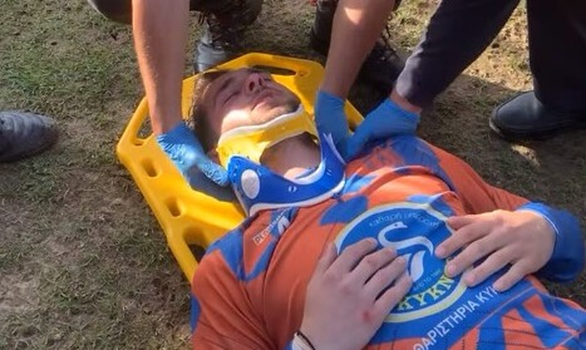 Πάτρα: Ποδοσφαιριστής διακομίστηκε στο νοσοκομείο - Του έριξε γροθιά ο αντίπαλος βοηθός προπονητή
