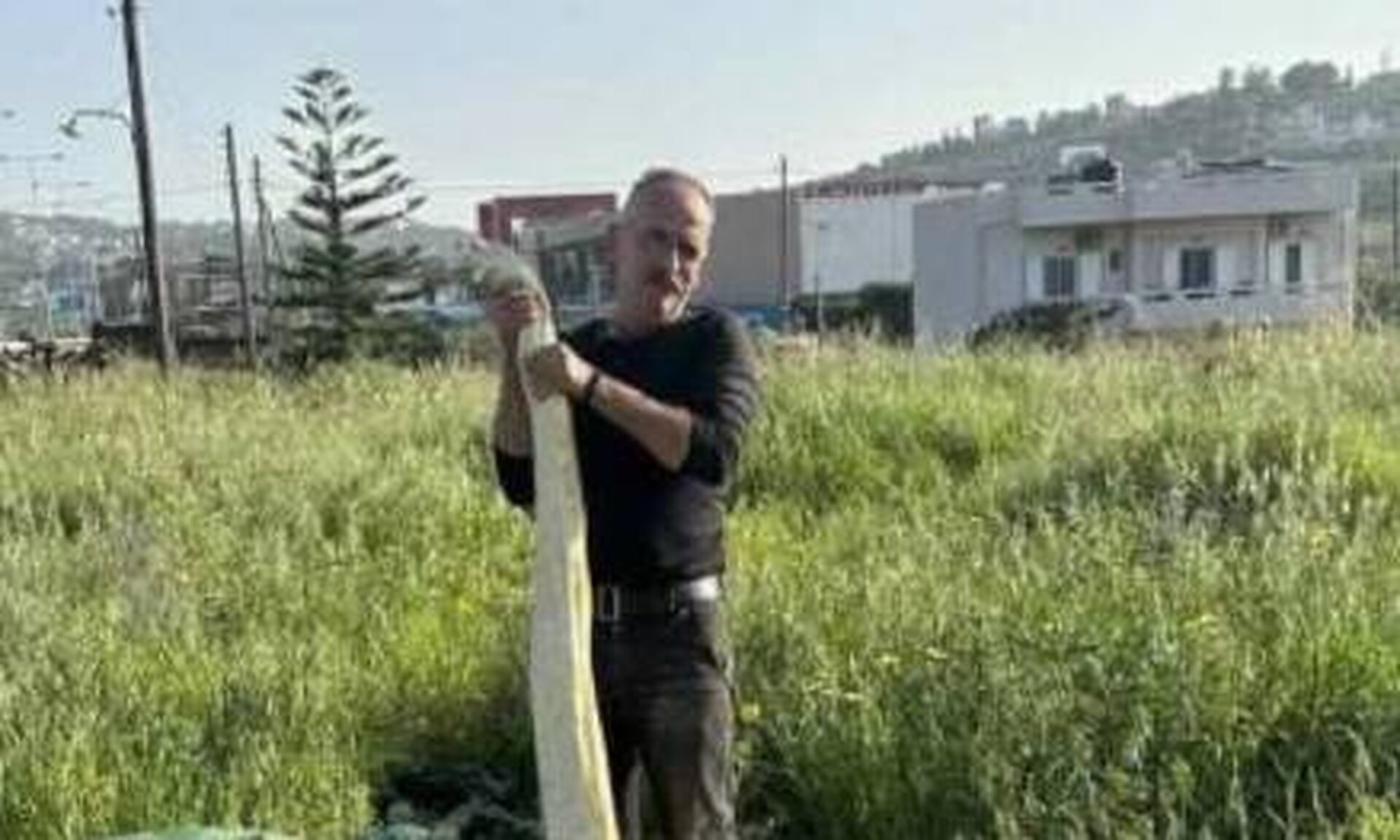 Κρήτη: Έκπληκτοι βρήκαν πύθωνα σε χωράφι