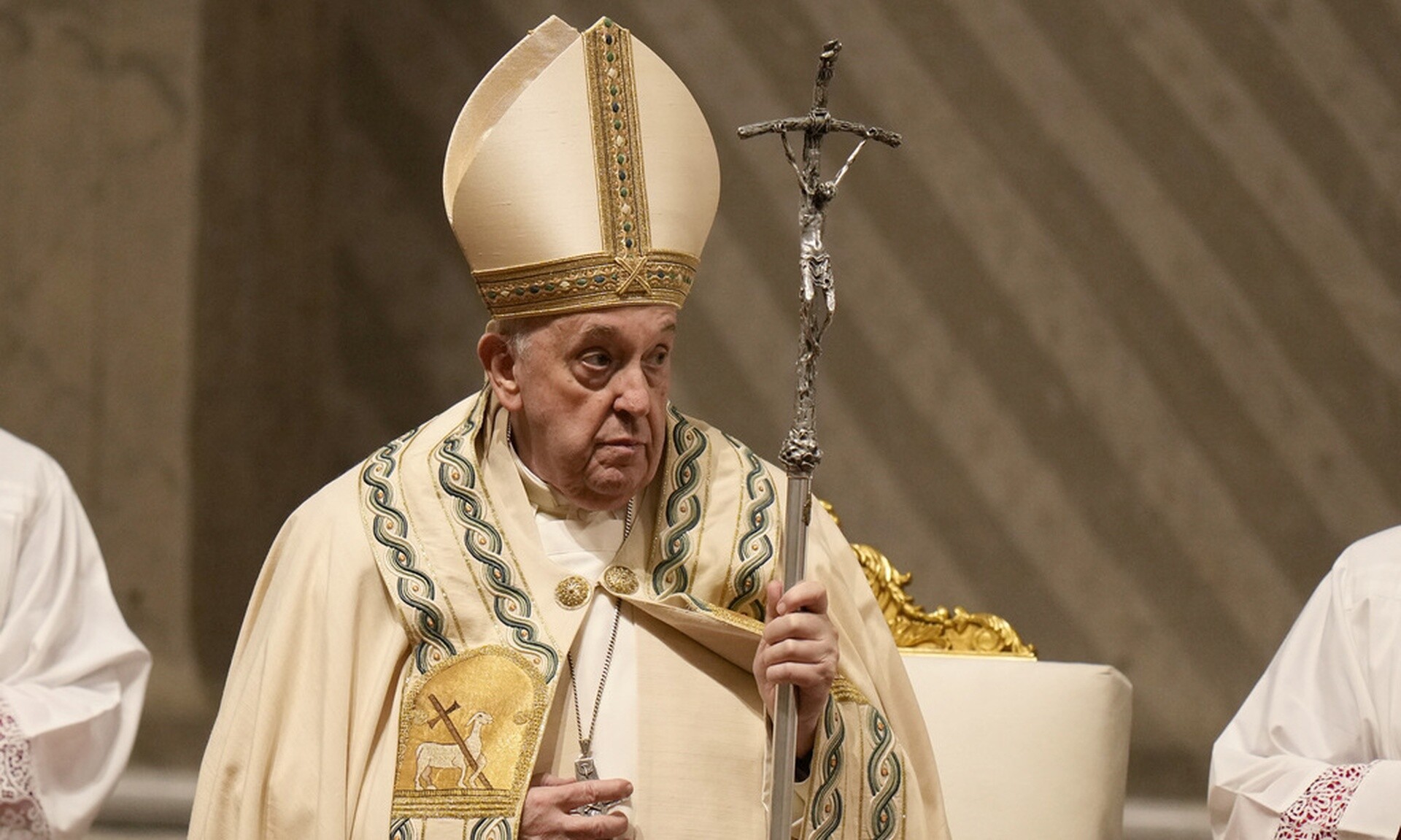 Πάσχα των Καθολικών: Ο Πάπας Φραγκίσκος χοροστάτησε στην αγρυπνία στο Βατικανό
