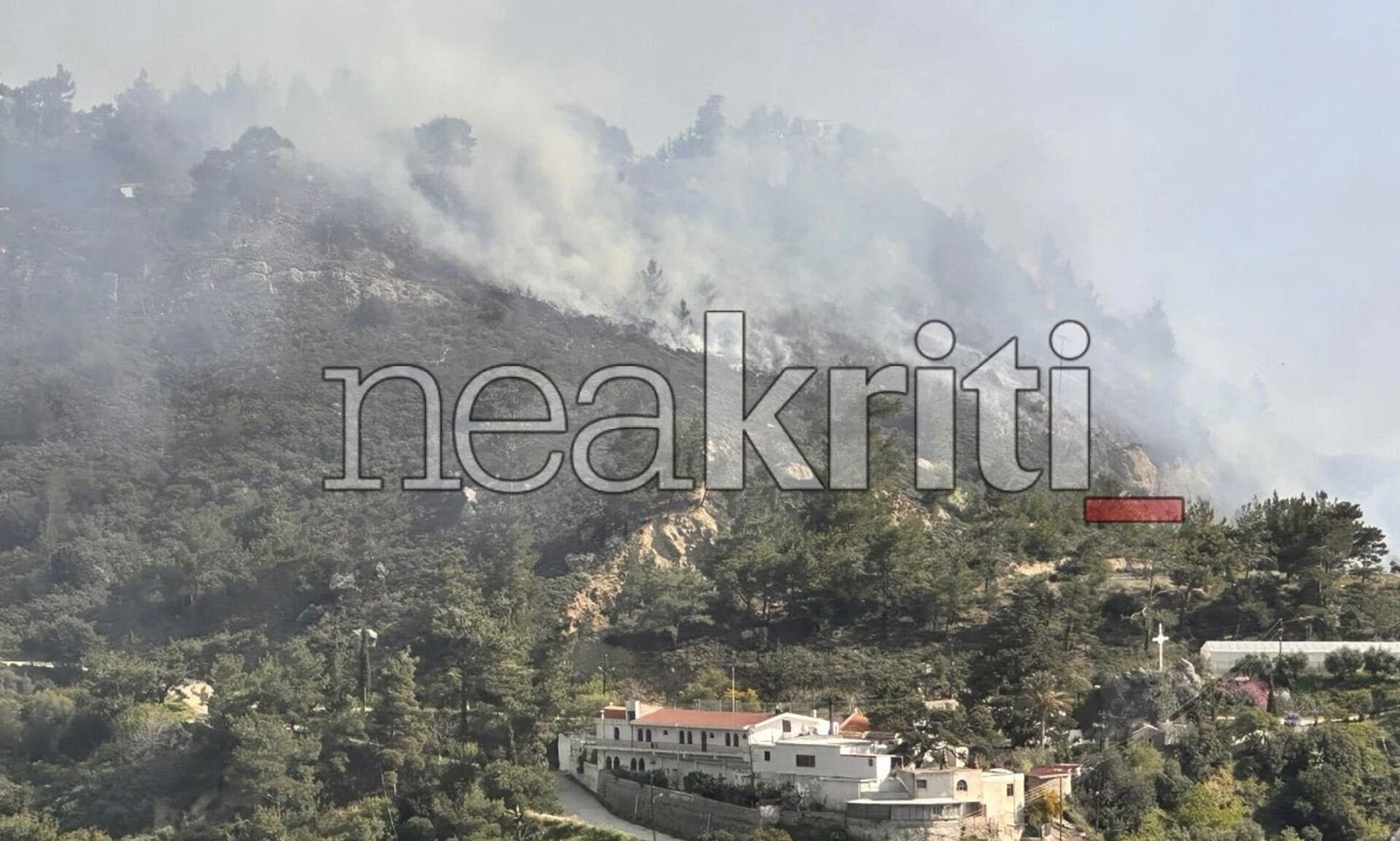 Φωτιά στην Ιεράπετρα: Ισχυρή κινητοποίηση της Πυροσβεστικής