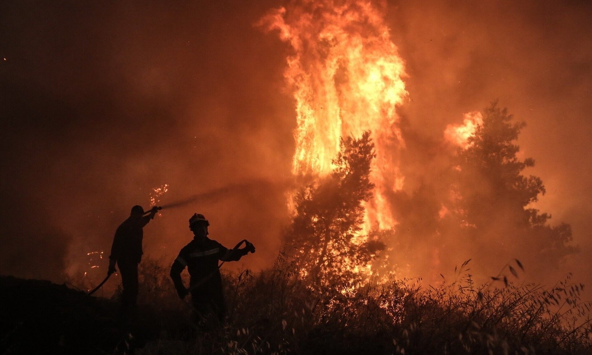 Πιέρια όρη: Σε εξέλιξη η φωτιά στην περιοχή Σαρακατσάνα
