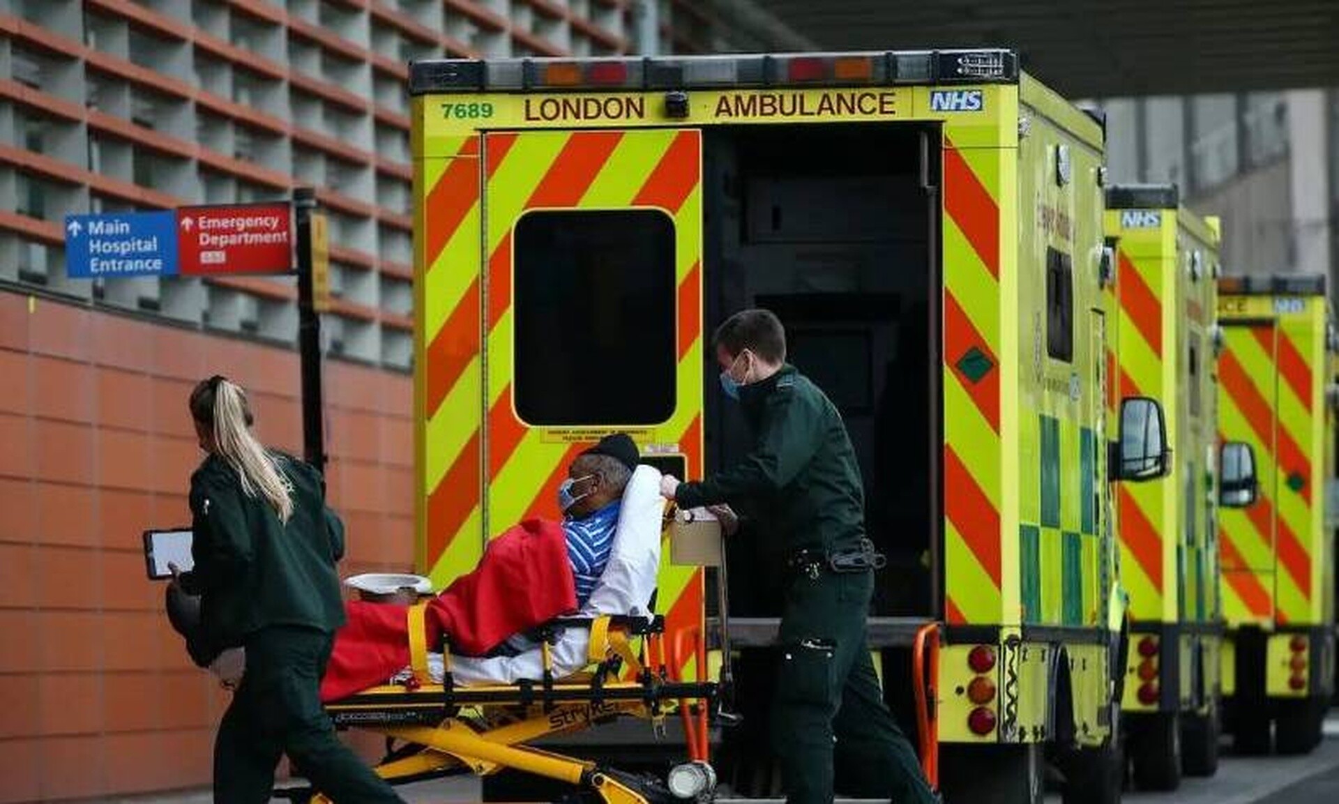 Έκθεση-σοκ: Χιλιάδες ασθενείς στην Αγγλία πέθαναν λόγω της μεγάλης αναμονής στα επείγοντα!