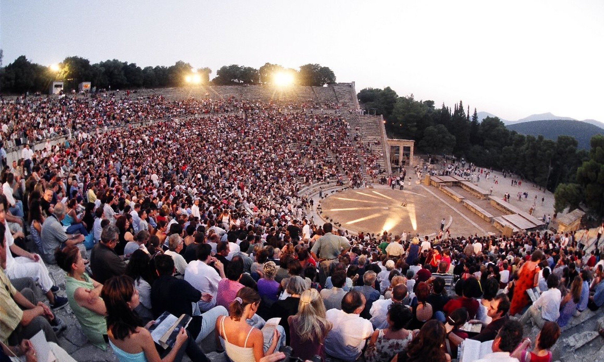 Φεστιβάλ Αθηνών 2024: Οι 7 παραστάσεις που θα δούμε στο Αρχαίο Θέατρο Επιδαύρου