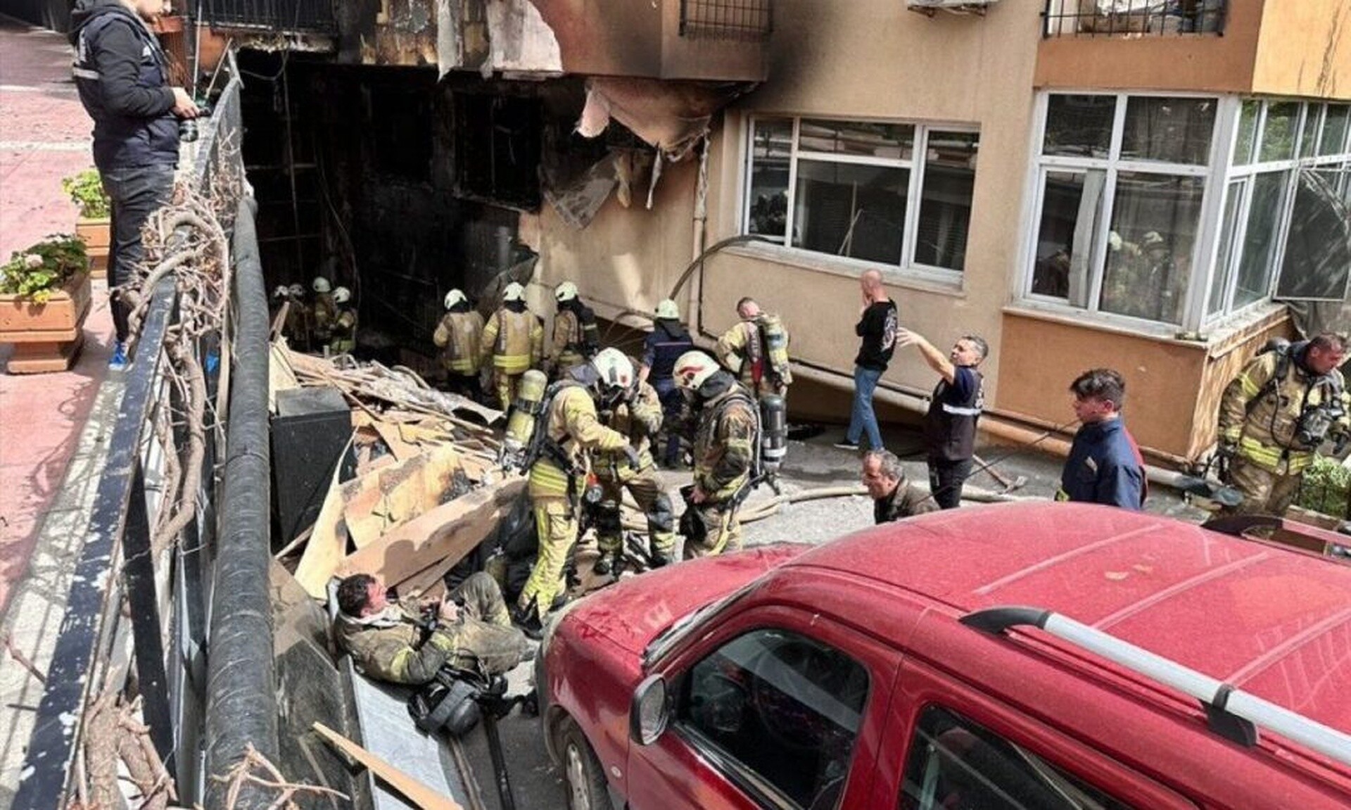Κωνσταντινούπολη: Μεγάλη φωτιά μετά από έκρηξη σε κτήριο - 25 νεκροί