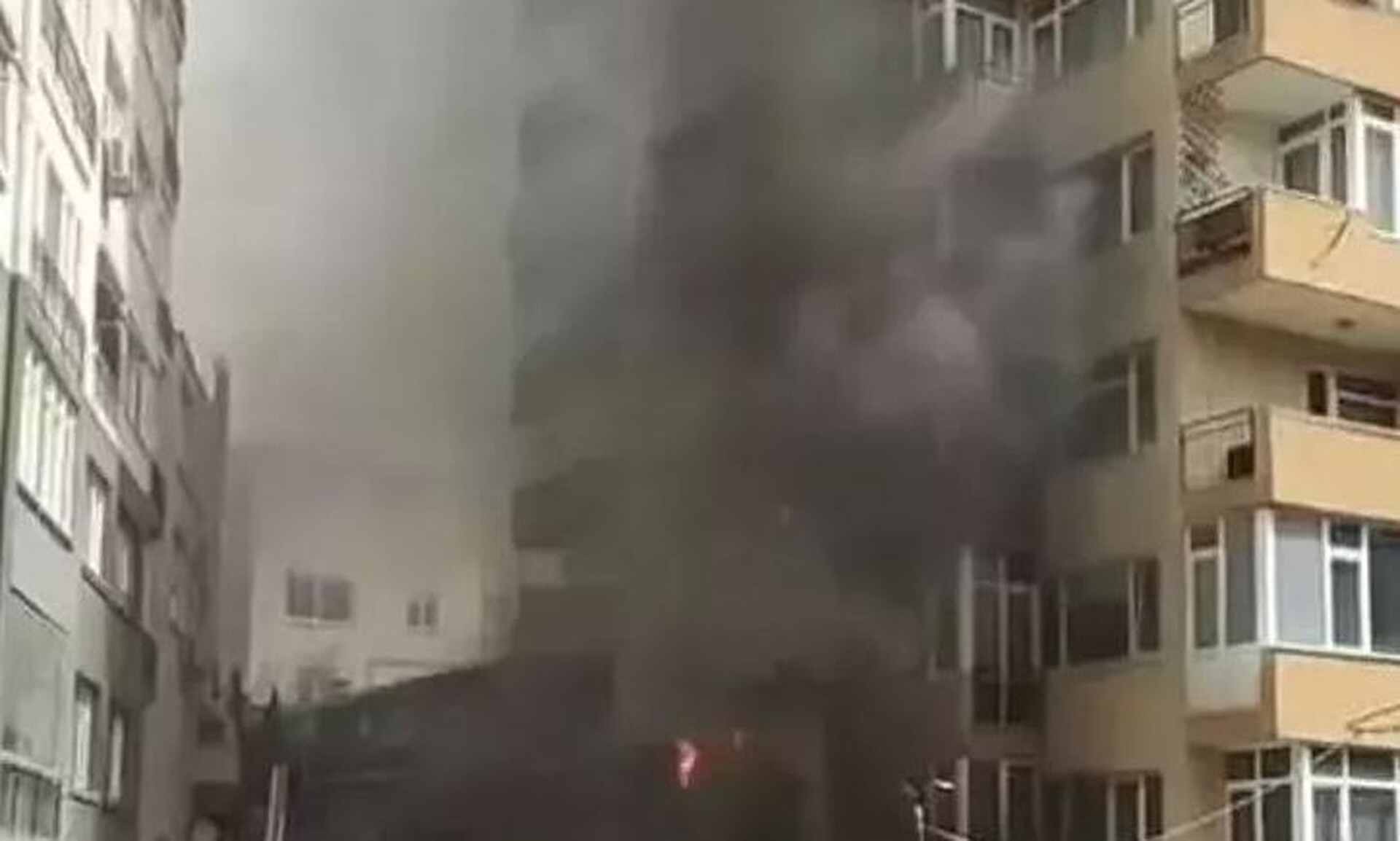 Φονική πυρκαγιά στην Κωνσταντινούπολη: Δεκάδες νεκροί από τη φωτιά σε κτίριο 16 ορόφων