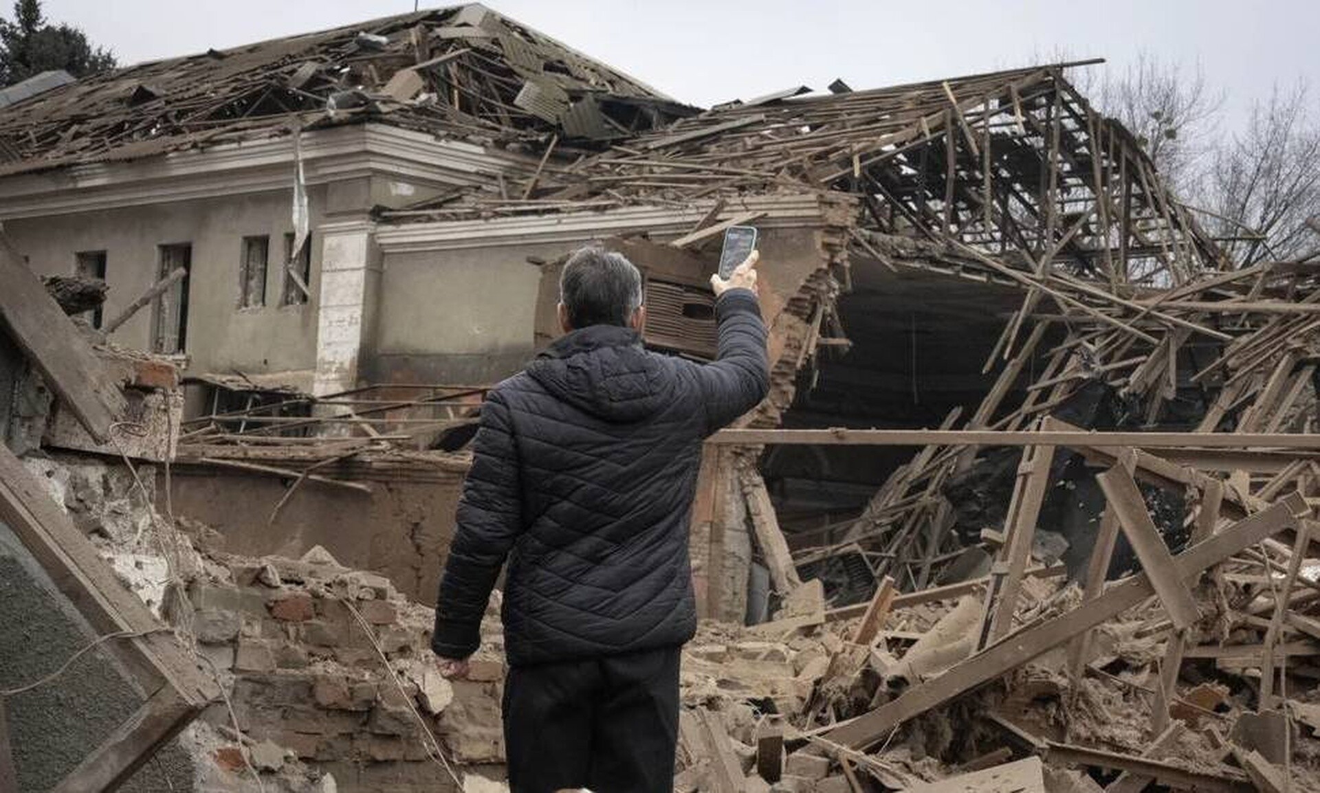Ουκρανία: Σχολείο υπέστη ζημιές από ρωσική πυραυλική επίθεση στο Ντνίπρο