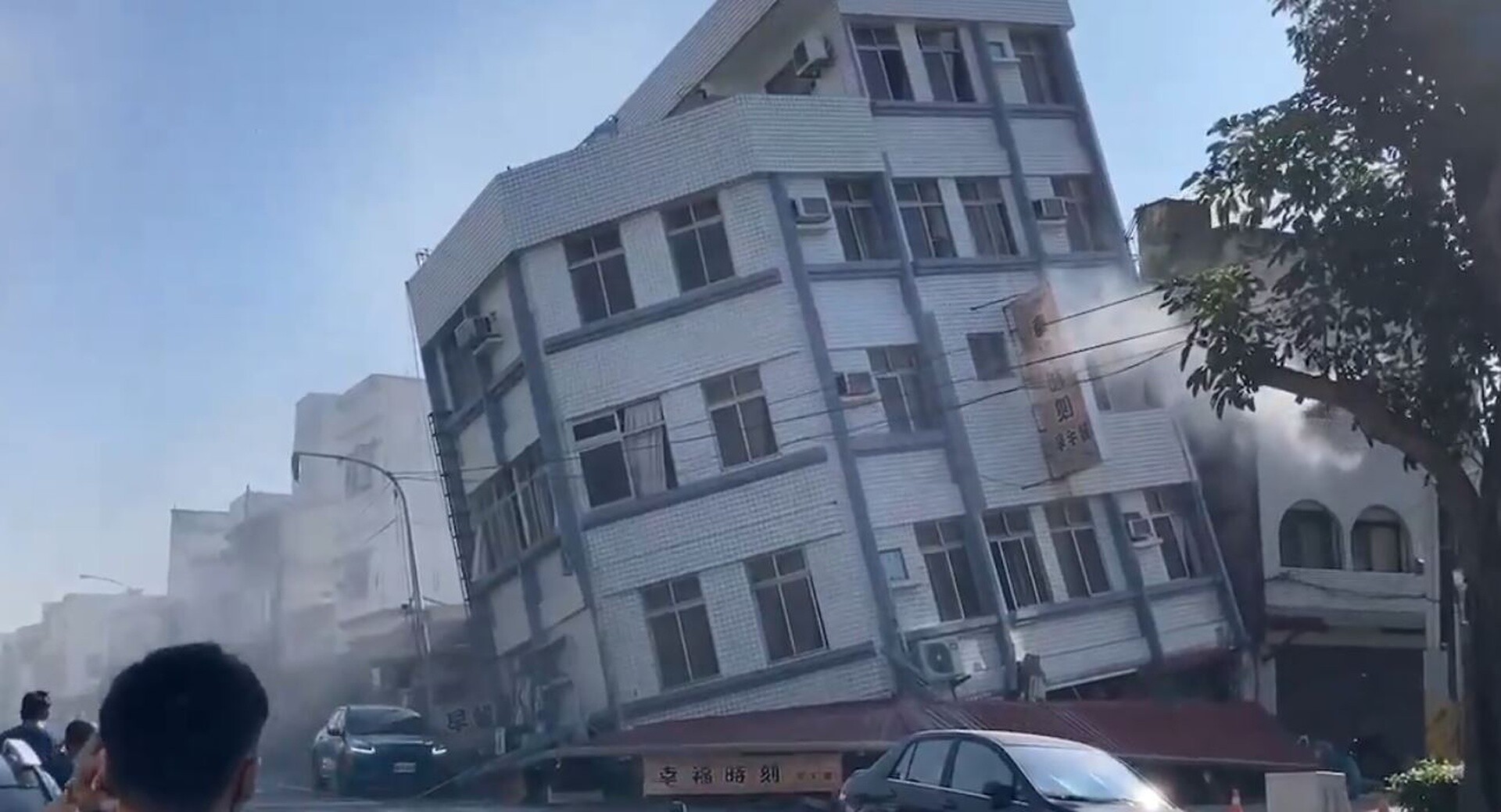 Μέγα-σεισμός 7,7 Ρίχτερ στην Ταιβάν: Ένας νεκρός και δεκάδες τραυματίες, κατέρρευσαν κτίρια (vid)