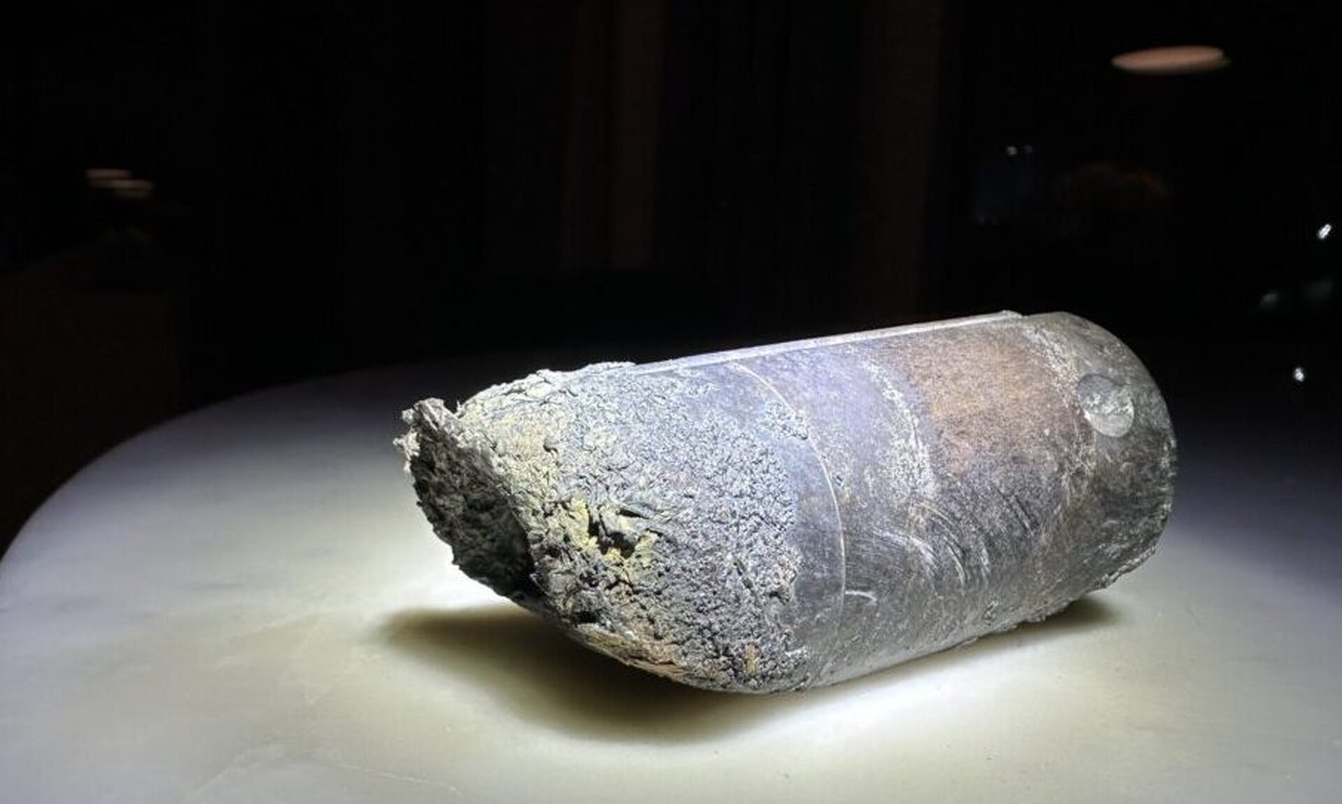 Mυστηριώδες αντικείμενο έπεσε σε σπίτι στη Φλόριντα - Έρευνα από τη NASA