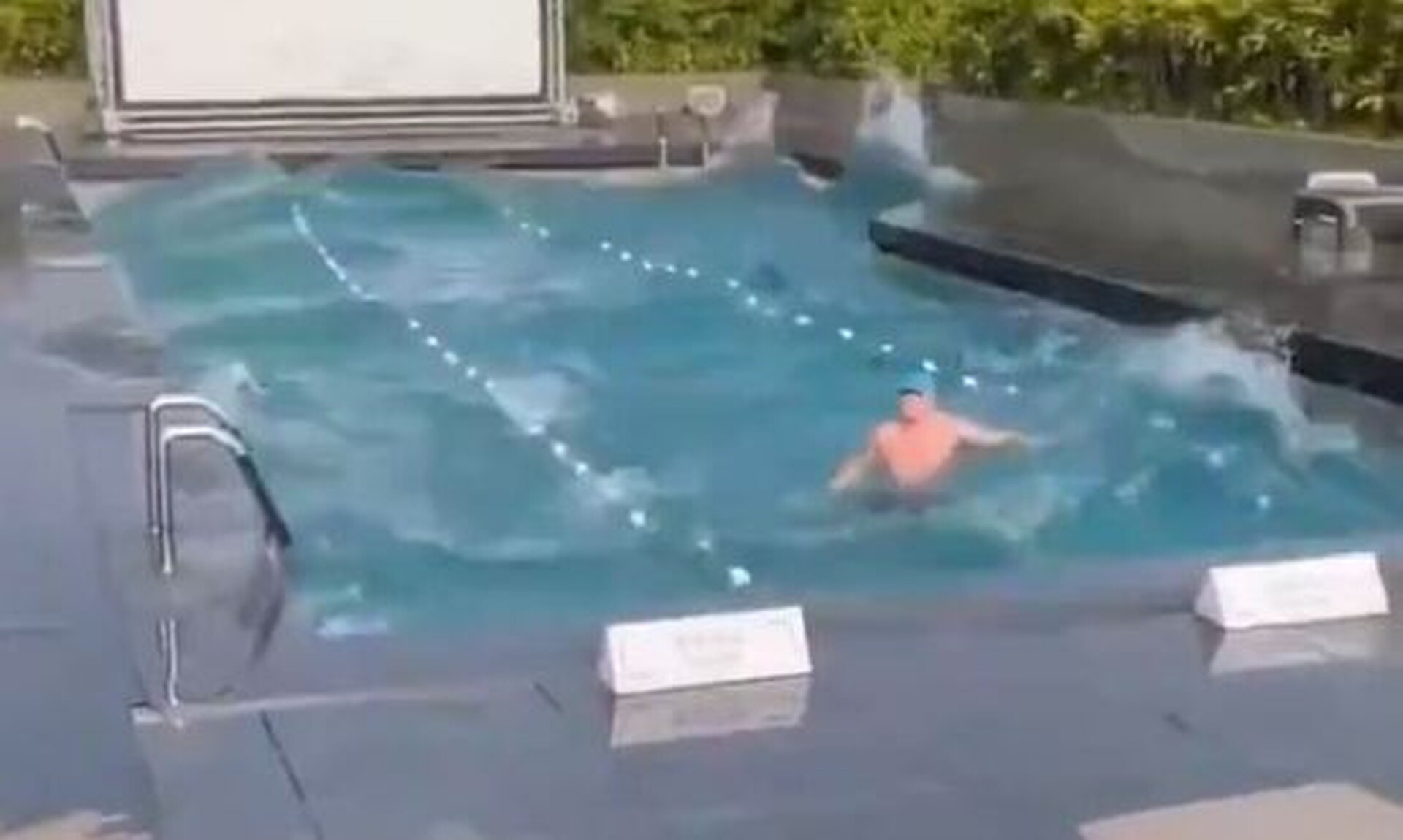 Σεισμός στην Ταϊβάν: Άνδρας κολυμπά ατάραχος σε πισίνα παρά τα 7,4 Ρίχτερ - Βίντεο