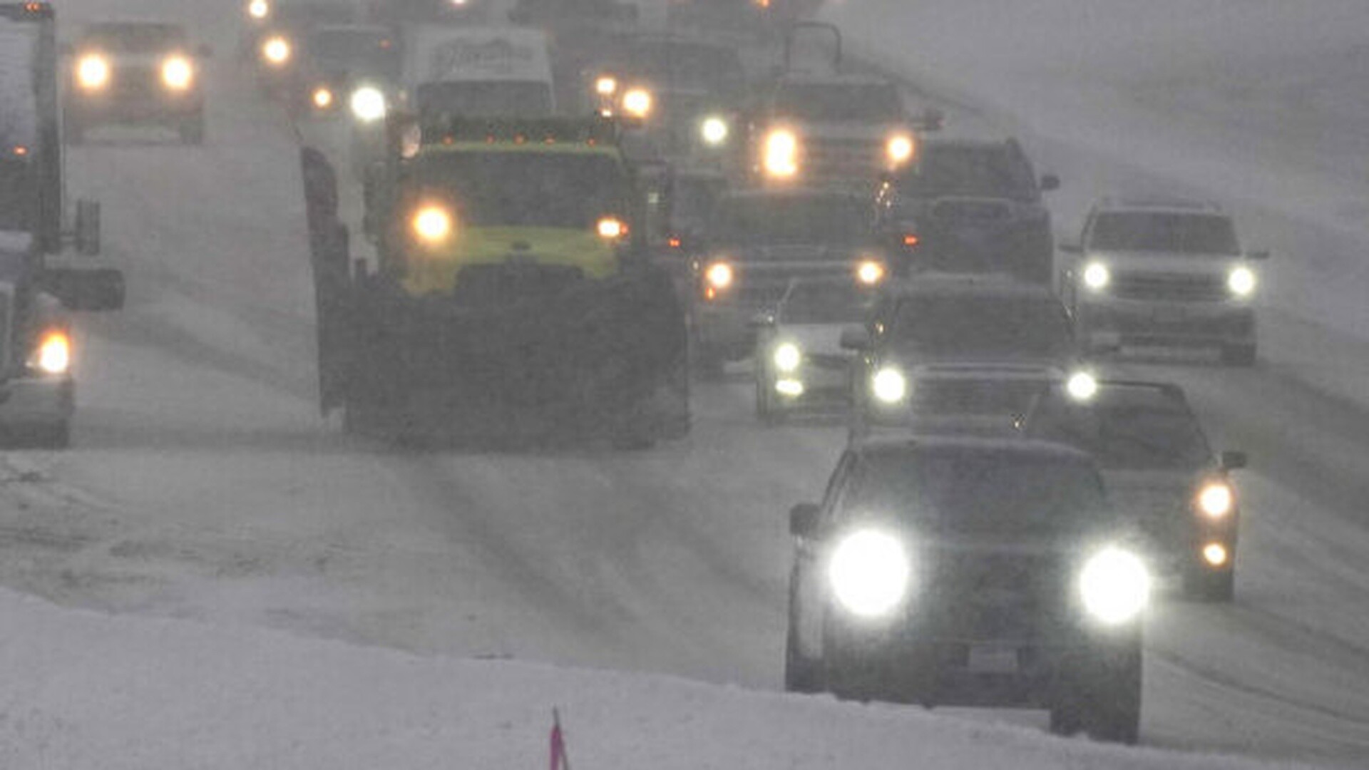 Σφοδρή χιονόπτωση στη Σουηδία: Κυκλοφοριακό χάος και εγκλωβισμένοι οδηγοί