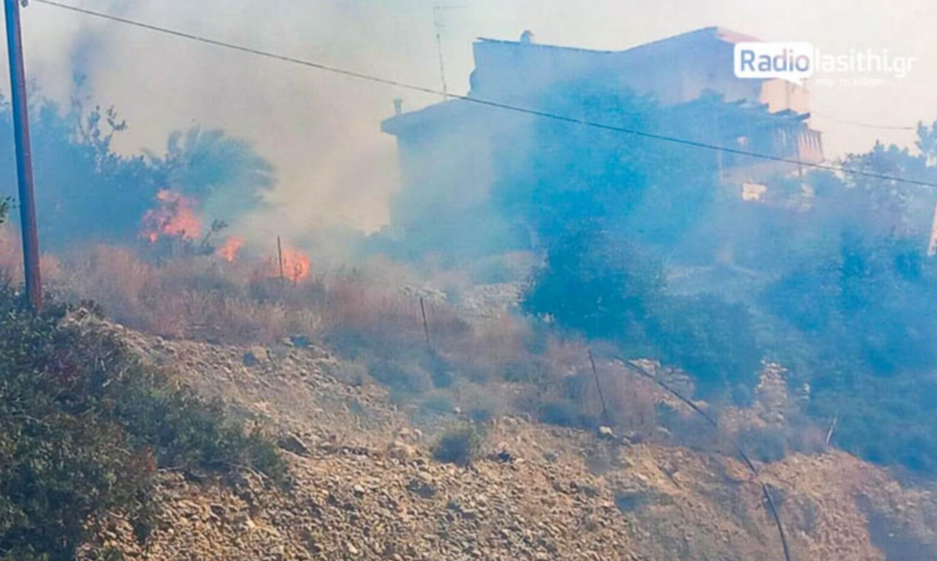 Φωτιά στην Κρήτη: Ενισχύθηκαν οι δυνάμεις της Πυροσβεστικής - Στο νοσοκομείο 74χρονος με εγκαύματα