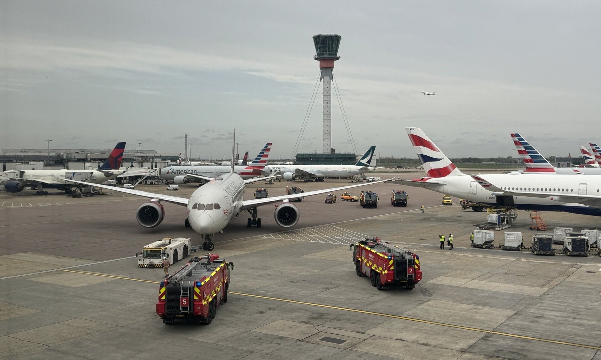Λονδίνο: Χάος στο αεροδρόμιο του Χίθροου - Συγκρούστηκαν δύο αεροπλάνα