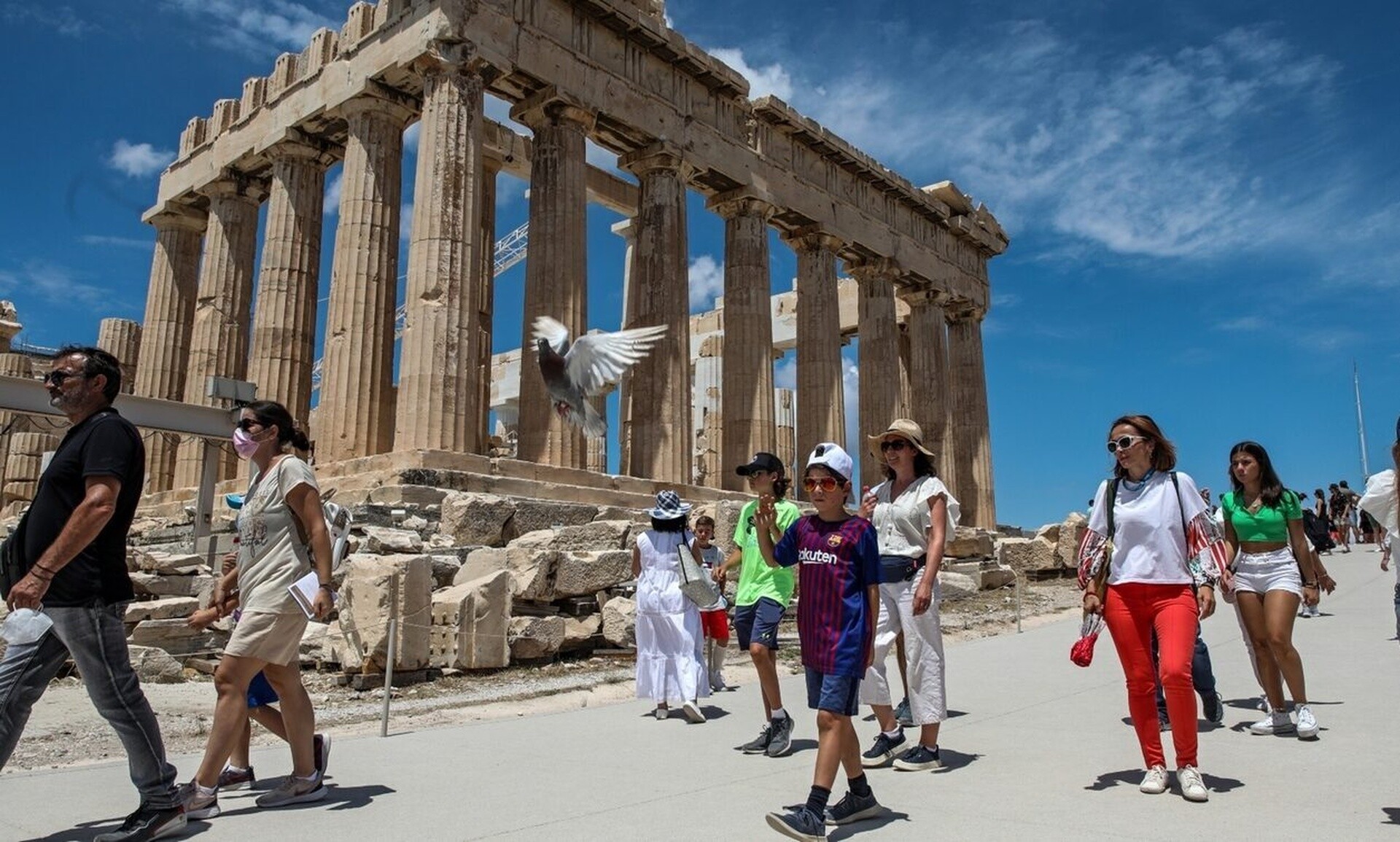  «Πλημμύρισε» τουρίστες η Αθήνα - Το αδιαχώρητο στην Ακρόπολη