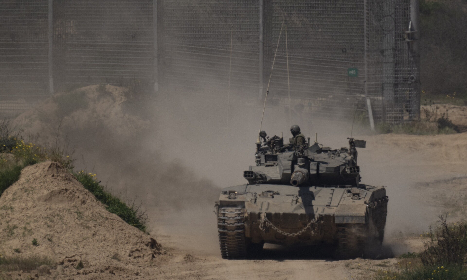 Ο ισραηλινός στρατός αποσύρει τα χερσαία στρατεύματα από τη νότια Γάζα