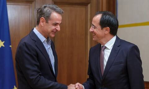 PM Mitsotakis meets Cyprus President Christodoulides in Athens