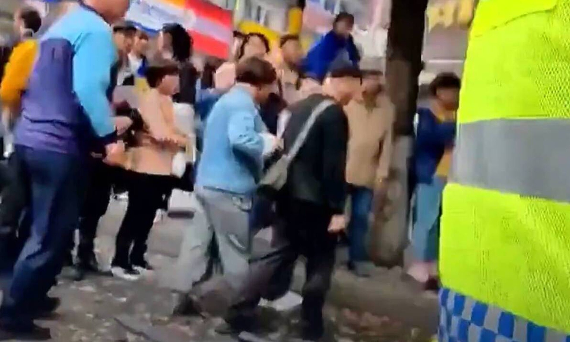 Κίνα: Λεωφορείο έπεσε στο πλήθος όταν ο οδηγός έπαθε ανακοπή - Τρεις νεκροί
