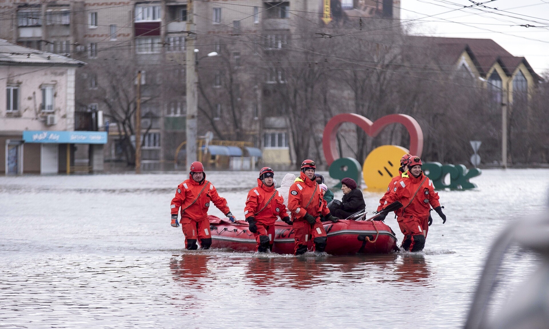 Πλημμύρες στη Ρωσία: Οι πιο δύσκολες ημέρες εξακολουθούν να βρίσκονται μπροστά μας, λέει το Κρεμλίνο