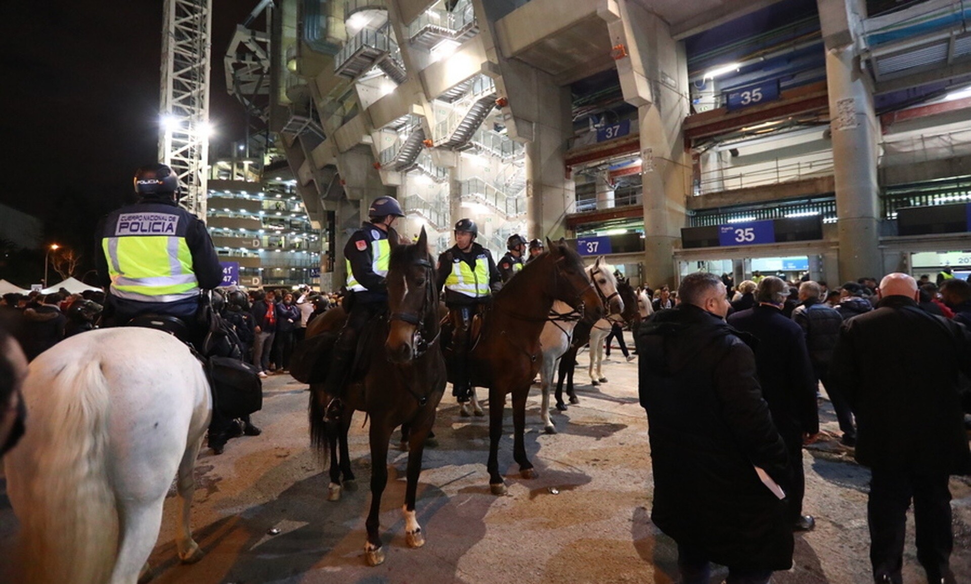 Champions League: Συναγερμός λόγω απειλής ISIS - 3000 αστυνομικοί σε Μαδρίτη, ισχυρά μέτρα σε Παρίσι