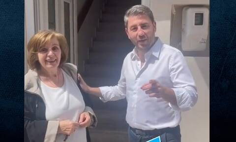TikTok: Ο Ανδρουλάκης ανέβασε το πρώτο χιουμοριστικό του βίντεο - Πήγε για χοχλιούς στη μητέρα του