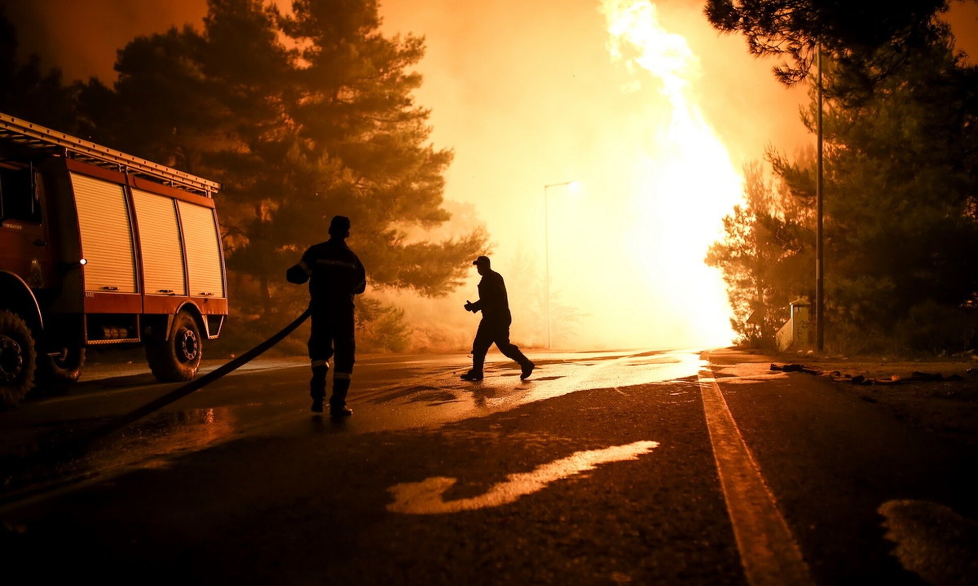 Φωτιά στην Καστοριά: Ολονύχτια μάχη με τις φλόγες στο Μονόπυλο Νεστορίου