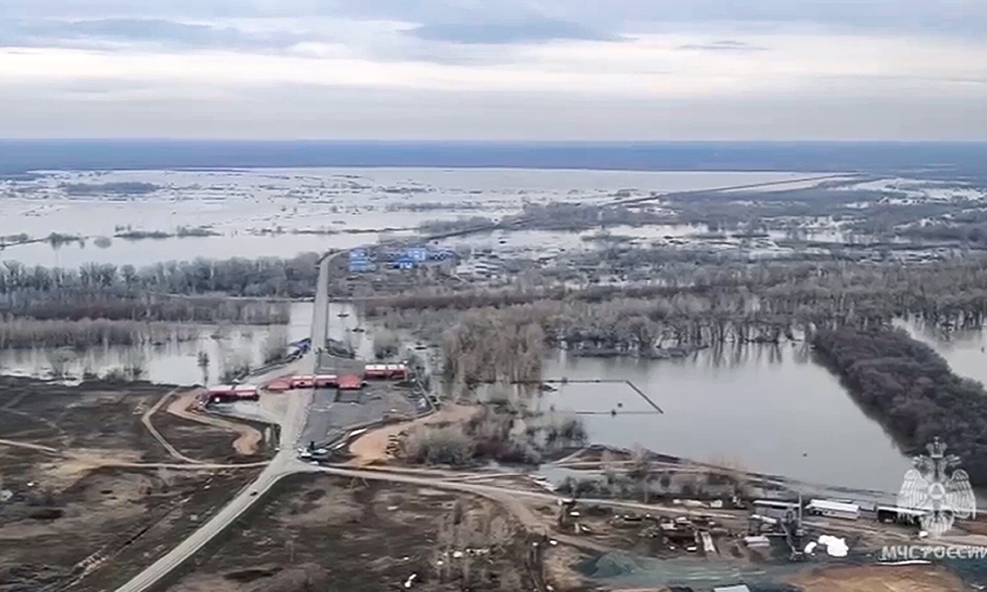 Τρομακτικές πλημμύρες στη Ρωσία: Υπερχείλισε ο Ουράλης - 4.500 πολίτες εγκατέλειψαν τα σπίτια τους