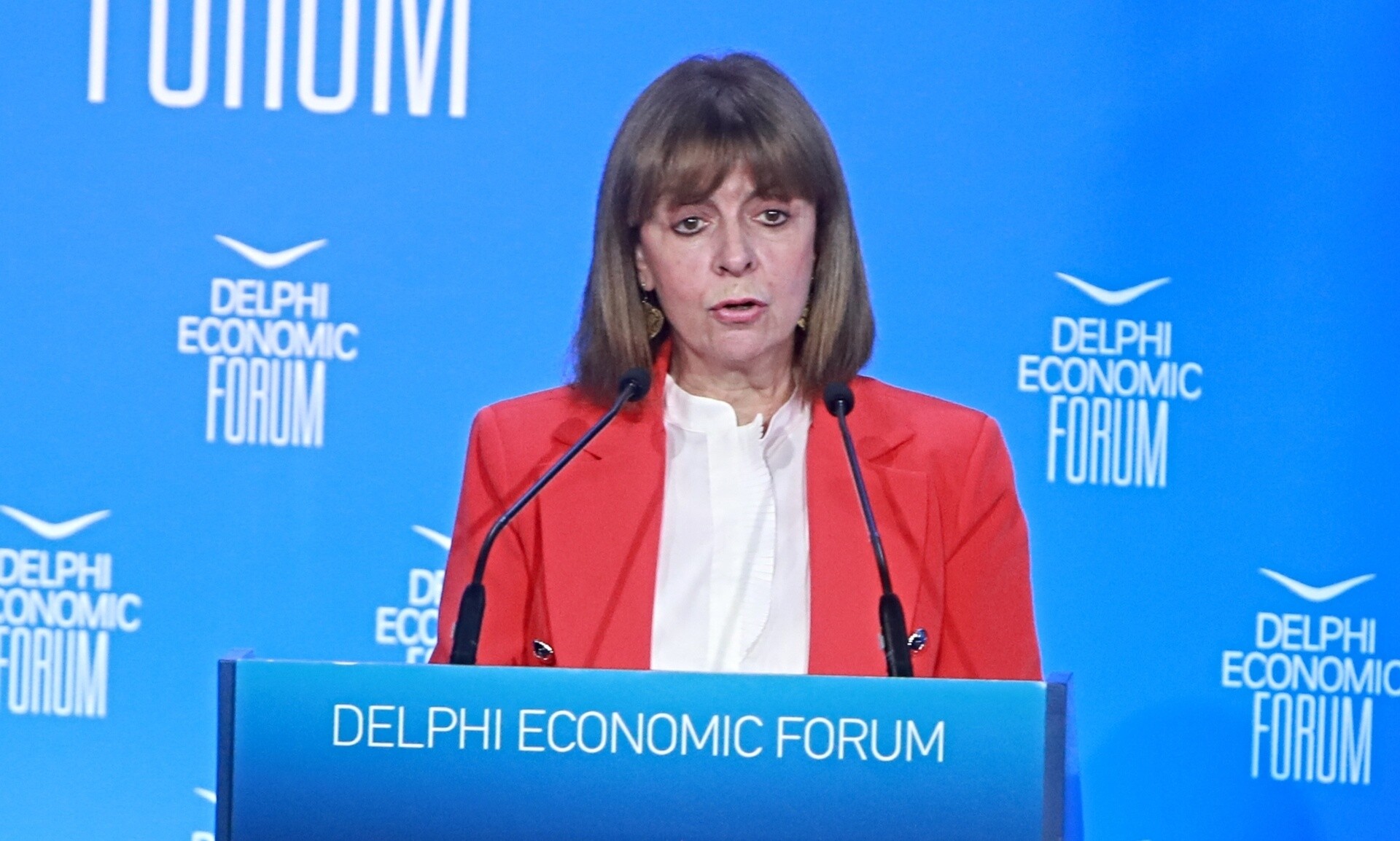 Οικονομικό Φόρουμ Δελφών – Σακελλαροπούλου: «Η Ελλάδα μετέχει στις εξελίξεις σε διεθνές επίπεδο»