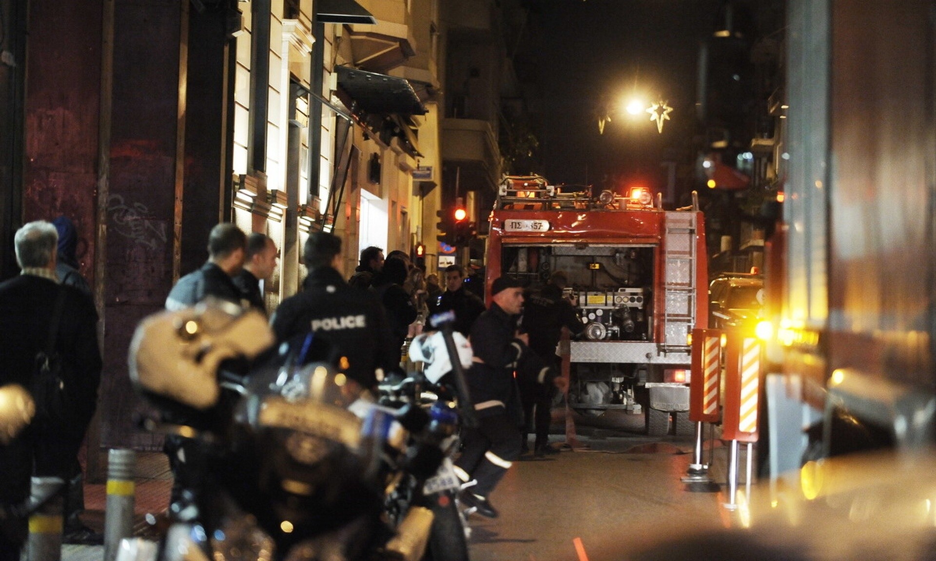 Φωτια στην Αθήνα: Στις φλόγες εγκαταλελειμμένο κτήριο στην οδό Κεραμεικού