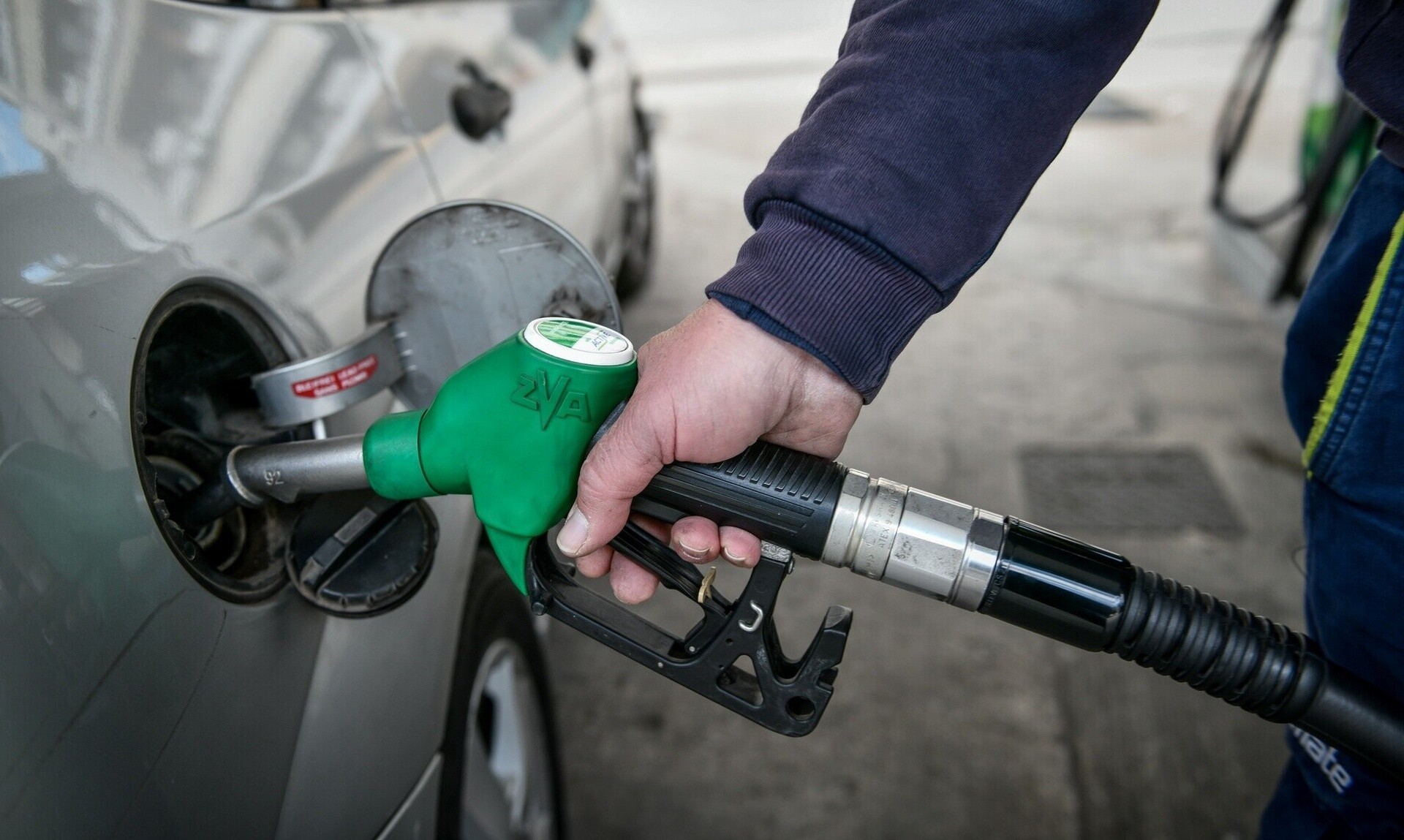 Καύσιμα: Στο όριο των 2 ευρώ το λίτρο η αμόλυβδη βενζίνη